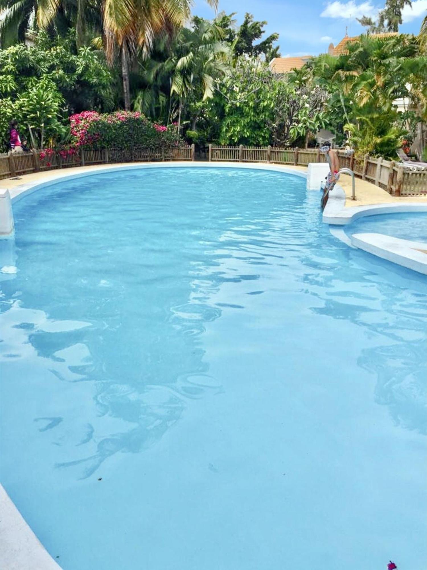 Spacious House In Flic En Flac With Shared Pool Exterior foto